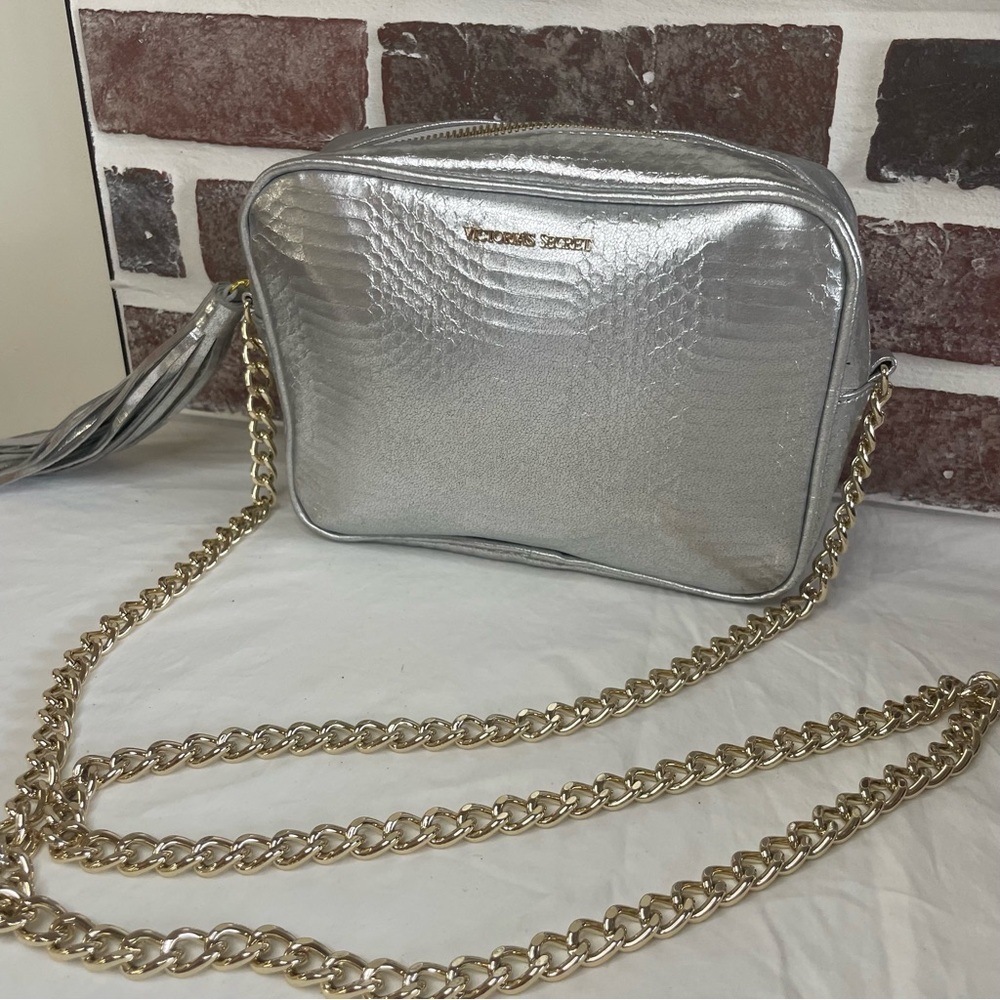 🔴 Victorias Secret Silver Faux Snakeskin Crossbody Bag Chain Shoulder strap